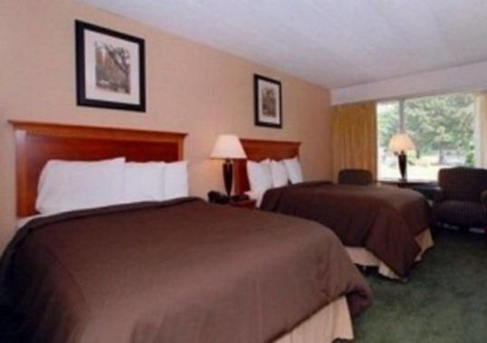 Newburgh Inn Room photo
