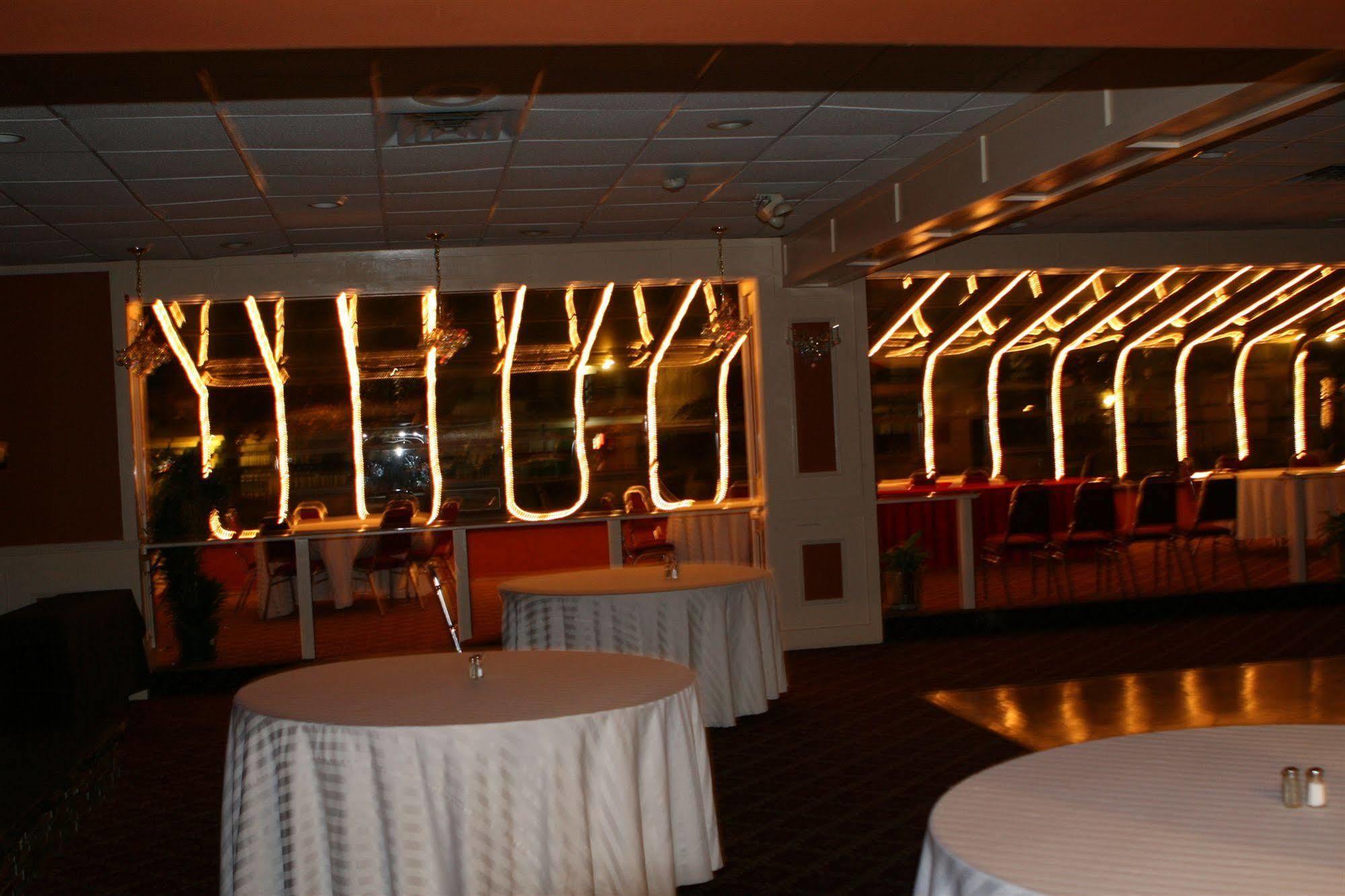 Newburgh Inn Exterior photo