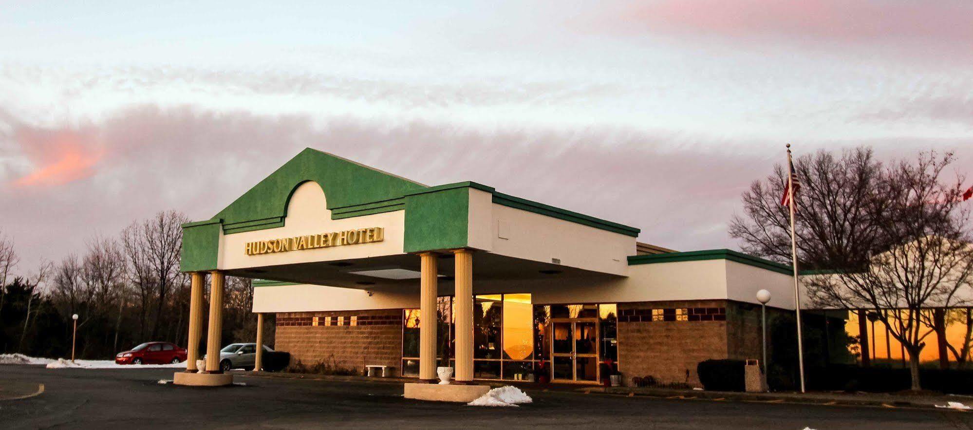 Newburgh Inn Exterior photo