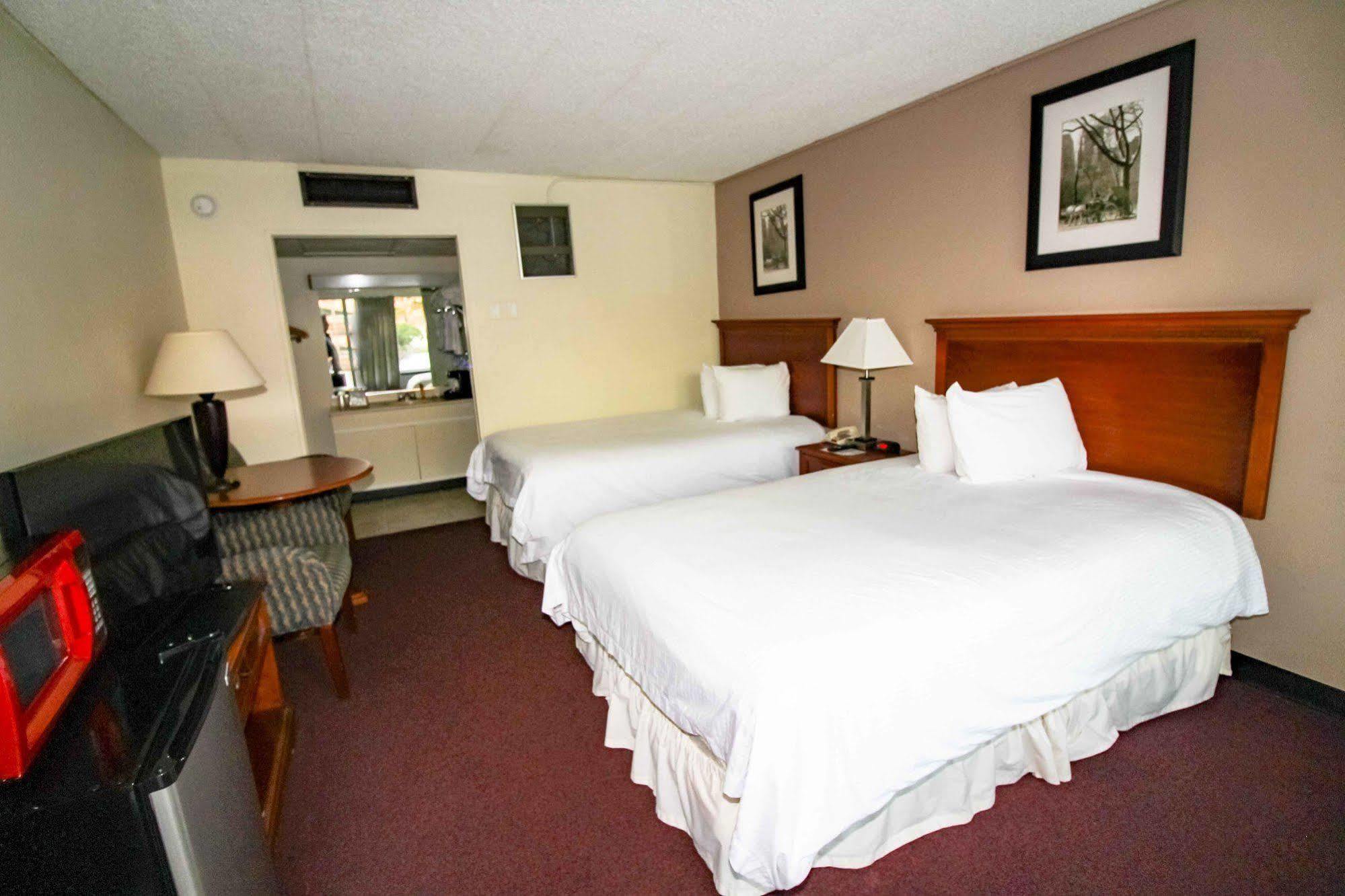 Newburgh Inn Exterior photo