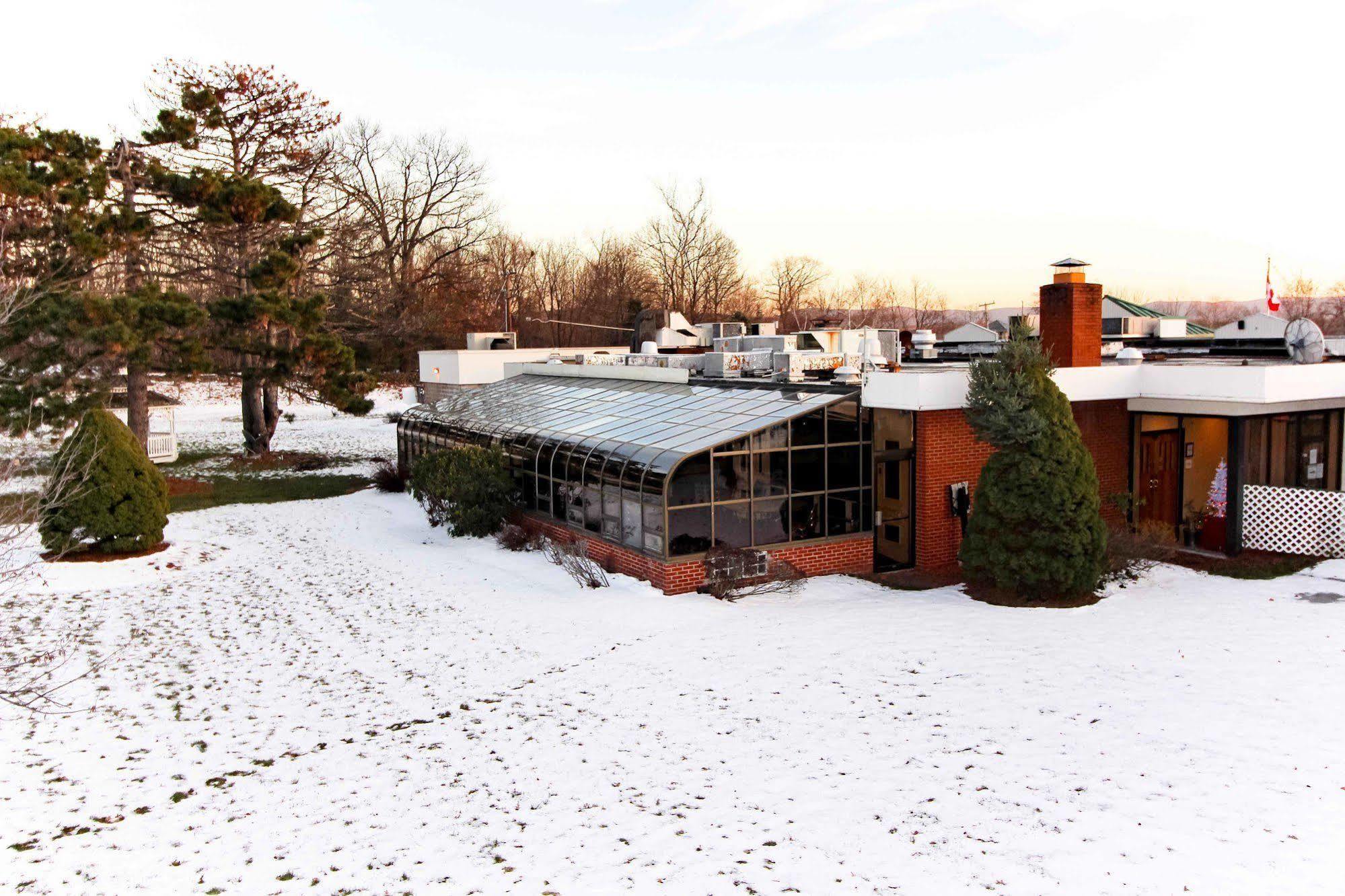 Newburgh Inn Exterior photo